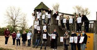 In drei kleinen gemütlichen wohnhäusern mit je 42 bewohnerinnen stehen insgesamt 126 pflegeplätze zur verfügung. Lotte Lemke Haus Beteiligt Sich Am Vergissmeinnicht Tag