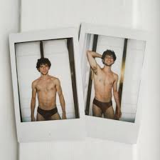 Óscar Sinela, de Física o Química, semidesnudo en OnlyFans - Zona Gay