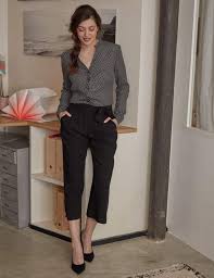 Il s'agit d'une pièce unique qui peut, à elle seule, composer toute une tenue. Soldes Tenue Chic Femme Travail En Stock