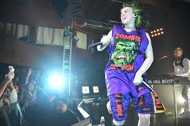 Billie eilish's fans came to her defense after people objectified her for wearing a tank top. Posada Neujednacenost Lunarna Nova Godina Tank Top Billie Goldstandardsounds Com