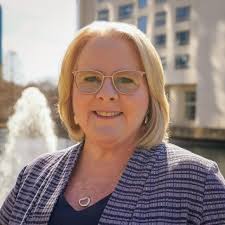 Laura Crow (@lauracrowlending) • Instagram photos and videos