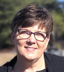 Over the next few weeks we are going to get to know some important people  at Mission u 2021. First up, the DEAN 🥳 Beth Brooks Cobb was born and  raised in