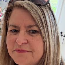 Good Morning! How are you all? It's a cold wet day down south and I'm gonna  be in need of another soup lunch I think. Love soup season. I made my cheesy