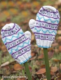 The pattern for these gorgeous mittens includes sizing for everyone from toddler to adult, so you can stitch some up for the whole family. Babies Mittens Knitting Patterns Free
