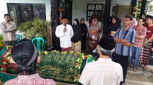 Whenever calamities like these happen, don't turn on your heels because. Innalillahi Wainnailaihi Roji Un Selamat Jalan Om Indri Nyi Penengah Dewanti