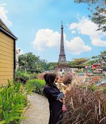 Harga tiket masuknya yang terbilang terjangkau untuk sebuah waterboom membuatnya selalu ramai pengunjung. Devoyage Bogor Tiket Masuk Info Wisata Agustus 2021 Jam Buka
