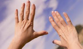 Acest masaj imbunatateste circulatia sanguina in tesutul dureros, inflamat, ajutand gingiile sa se vindece. Tiparire SÄƒnÄƒtate Degete Umflate La Maini Vezi Care Pot Fi Cauzele