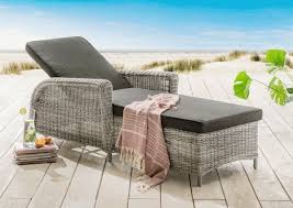 Rolliege Sally Rattan Im Trendigen Vintage Weiss Passt Zu Fast Jedem Garten Und Ist Ein Echter Hingucker Aussenmobel Gartenliege Relaxliege