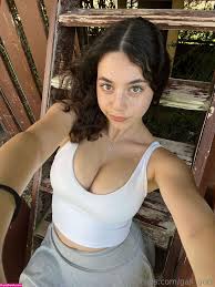 Gali Gool's most alluring looks - her body speaks in this passionate display