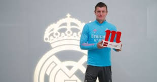 توني كروس لاعب ريال مدريد يسجل هدف في تدريبات المنتخب الالماني ويحتفل على طريقة كريستيانو رونالدو. ØªÙˆÙ†Ù‰ ÙƒØ±ÙˆØ³ Ø£ÙØ¶Ù„ Ù„Ø§Ø¹Ø¨ ÙÙŠ Ø±ÙŠØ§Ù„ Ù…Ø¯Ø±ÙŠØ¯ Ø¨Ø´Ù‡Ø± ÙØ¨Ø±Ø§ÙŠØ± Ø§Ù„ÙŠÙˆÙ… Ø§Ù„Ø³Ø§Ø¨Ø¹