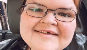 1000 lb sisters star gets first job