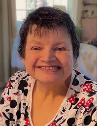 Cindy Dennis's Instagram, Twitter & Facebook