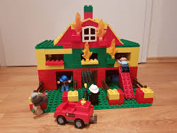 hier siehst du einen feuerwehreinsatz inkl brennendem haus aus lego duplo diese und weitere bauideen g lego duplo lego duplo bauanleitung duplo bauanleitung
