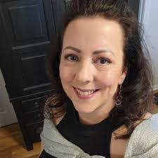 Lisa Linebarger's Instagram, Twitter & Facebook