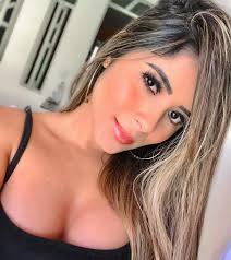 Lana Santos's Instagram, Twitter & Facebook