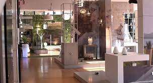 Lo Showroom Di Illuminazione Si Sviluppo Su Oltre 1 200 Mq E Ad Oggi Ha In Esposizione Circa 1 000 Corpi Illuminanti E Alime Illuminazione Progettista Showroom