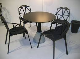 Eine gelungene fusion aus stahl und buche, entworfen von ronan & erwan bouroullec, 2011 ausgezeichnet mit dem compasso d'oro. Chair One Magis Stuhl