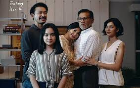 Sekuel' Film 'NKCTHI': Kale Minta Maaf pada Awan, Aurora Tanggapi Sinis