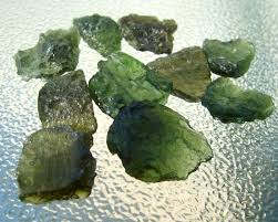 Fake moldavite stones usually comes in much more substantial pieces up to a kg (2 lbs). New Crystal Fakes To Keep An Eye Out For Hibiscus Moon Crystal Academy