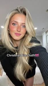 Elena Yates's Instagram, Twitter & Facebook