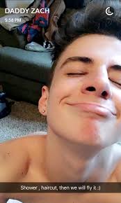 Leslie Cabral (@flaminglesliexo)