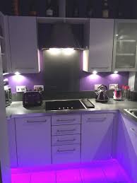 Freshly Decorated Purple Kitchen With Led Strip Lights Kitchen In Inside Led Strip Kitchen Lighting Cuisine Violet Bande De Lumiere Deco Maison Interieur