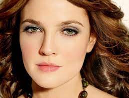 20 Gorgeous Makeup For Green Eyes With Pictures Pale Skin Hair Color Hair Colour For Green Eyes Cool Hair Color