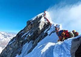 Many of the bodies remain to serve as a grave reminder for those who follow. The Viral Photo Of Mount Everest The Untold Accounts Of The People Who Were There Gq