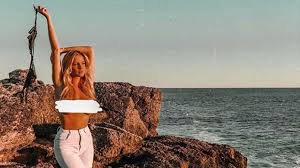 Julia palha, de 20 anos, voltou a mostrar o seu lado mais ousado e sensual. Criticada Por Partilhar Foto Em Topless Julia Palha Responde Pressnet