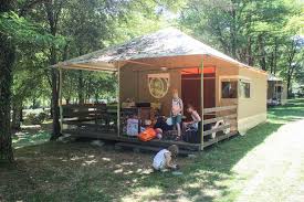Genieten Van Het Leven Op Camping Coeur D Ardeche Familiecamping Camping Vakantie
