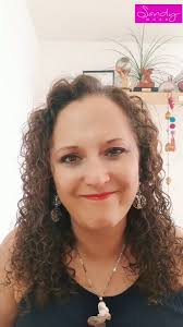 No minimices tu valor ni te hagas chiquita por lo que otros opinen de ti.  Recuerda que los juicios de los demás hablan más de ellos y su forma de ver  la vida, que de ti. , Brilla, sigue dando tu ...