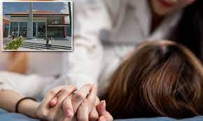 Lesbian teacher had sex with two female teenage students | Daily Mail Online