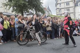 La Rue Cour De Recreation Preferee De Murmuyo Et Metrayeta Photo Thierry Bonnet Ville D Angers Accroche Coeur Cour De Recreation Festival