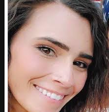 Amanda Lochhead's Instagram, Twitter & Facebook