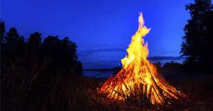 Sankthans eller midsommer fejredes med sang og druk, især omkring helligkilderne. Grobund Sankt Hans Grobund