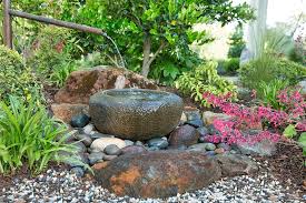 tzukubai melange entre jardin mediteraneen et jardin zen jardin japonais jardin asiatique petit jardin japonais