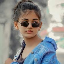 Henrietta Barlow's Instagram, Twitter & Facebook