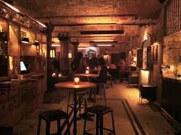 Mojo record bar can be found at basement level in sydney's cbd and the venue itself is a sight for sore eyes. Top 10 Sydney Small Bars Urban Chic Guides Small Bars Jazz Bar Underground Bar