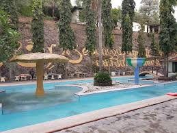 Lokasinya berada di desa randuagung, kebomas, gresik. Waterpark Gresik Belajar