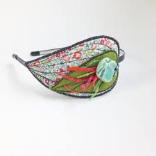 Serre Tete Feuille De Tissu Liberty Rouge Et Bleu Fleuri Et Bouton Ceramique Serre Tete Bijoux De Tete Accessoire Coiffure