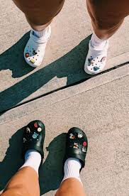 Aesthetic Black Crocs With Charms Vsco Croc Buds Juliana Mary Crocs Crocs Shoes Croc Charms