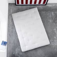 Bei der futonmatratze handelt es sich um eine kleine bis mittelgroße matratze, die lediglich bei bedarf hervorgeholt wird. Futon Matratze Von Karup Design Connox Shop