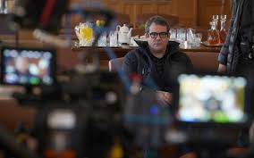 Ὁ ποιμὴν ὁ καλὸς τὴν ψυχὴν αὐτοῦ τίθησιν ὑπὲρ τῶν προβάτων· 12 ὁ μισθωτὸς δὲ καὶ οὐκ ὢν ποιμήν, οὗ οὐκ εἰσὶ τὰ πρόβατα ἴδια, θεωρεῖ τὸν λύκον ἐρχόμενον καὶ ἀφίησι. Oloklhrw8hkan Ta Gyrismata Toy Eteros Egw Ka8arsis