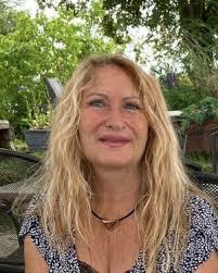 Simone Korb's Instagram, Twitter & Facebook