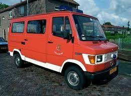 Mercedes 207 Buscar Con Google Mercedes Camper Mercedes Van