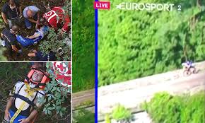 Remco evenepoel has been one of the revelations of the 2020 season, but his year may well be remembered for his horrific crash at il lombardia rather than his multiple wins. Cyclist Remco Evenepoel Rushed To Hospital After Falling 30ft Off A Bridge In Ii Lombardia Race Daily Mail Online