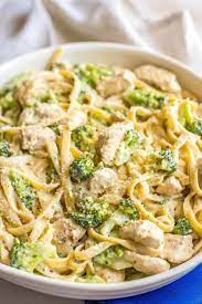 Healthy Chicken Alfredo With Broccoli Is A Quick And Easy Dinner With A Lightened Up But Delici Chicken Broccoli Alfredo Healthy Chicken Alfredo Healthy Pastas