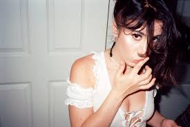 We chatted with pink haired songstress, kali uchis, about inspirations, tour, and style. Kali Uchis On Growing Up Punk In Colombia Staying Bilingual Rolling Stone