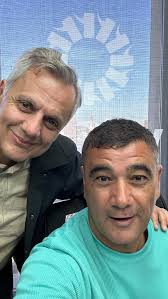 Nos encantó la charla de casi una hora que pasó volando con @berstamateas.  , “Darle más tiempo a las cosas simples q nos gustan hacer” , “Divertiste ,  decidir en momentos más alegres” , y muchos típs ...