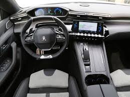 The rear end is muscular and powerful, its aerodynamics boosted by its lowered roof line. Peugeot 508 Gt Hybrid 225 E Eat8 Testbericht